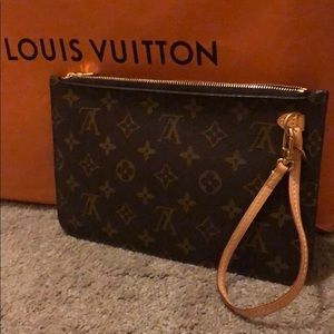LOUIS VUITTON NEVERFULL WRISTLET